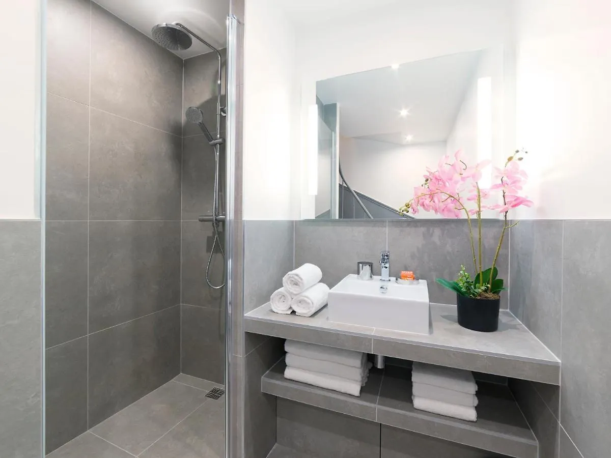 Apartament Livinparis - Luxury 4 Bedrooms Le Louvre I Paryż