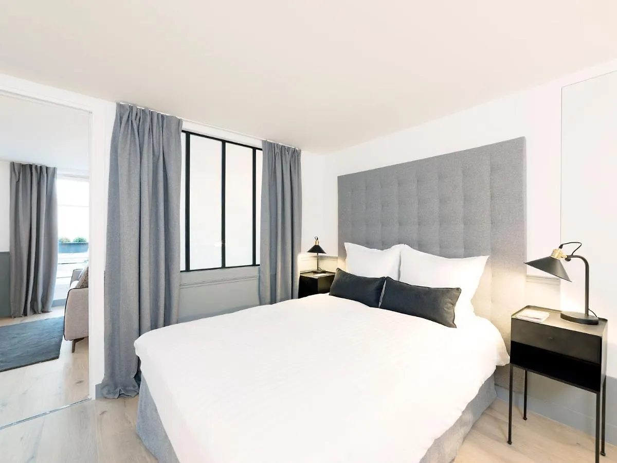 Livinparis - Luxury 4 Bedrooms Le Louvre I * Paryż